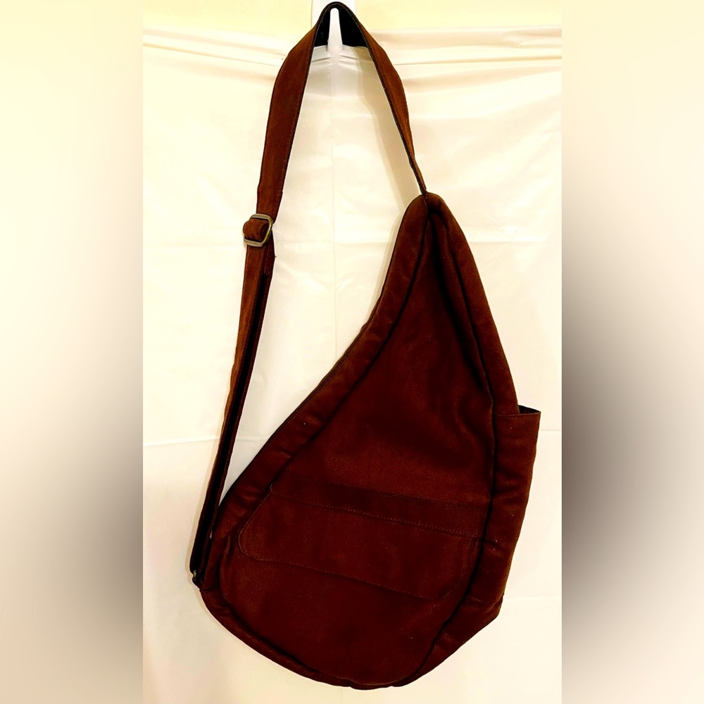AMORI sling backpack